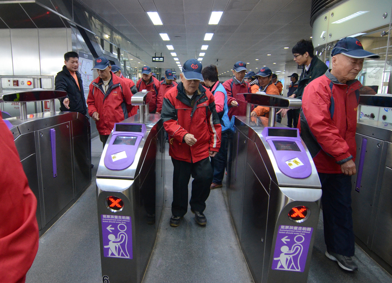 La esperada apertura del enlace del metro al aeropuerto