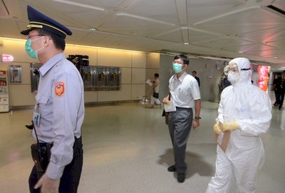 Se realizó un simulacro de prevención para controlar el ingreso del ébola al país