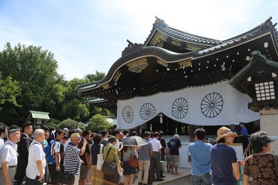 El Gabinete de Japón rinde homenaje al Santuario Yasukuni