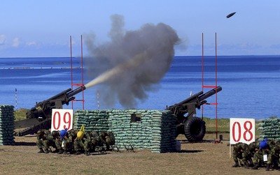 El Ejército de Tierra realiza prácticas de artillería pesada