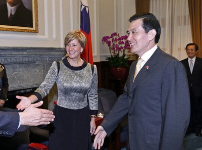 La primera dama de Panamá y Chou Mei-chin visitan instituciones de beneficencia