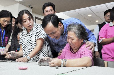 Eric Chu, en busca de votos para su reelección en la ciudad de Nueva Taipéi