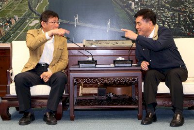 Ko Wen-je comienza estableciendo canales entre la alcaldía saliente y entrante