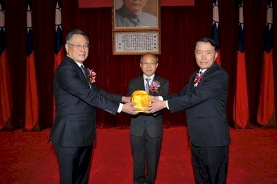 Kao Kuang-chi asume como nuevo ministro de Defensa