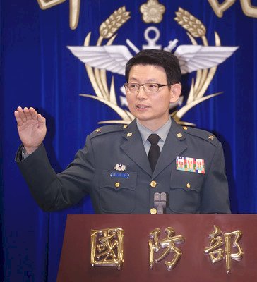 Defensa estudiará celebrar una parada militar para conmemorar el 70 aniversario de la victoria contra Japón