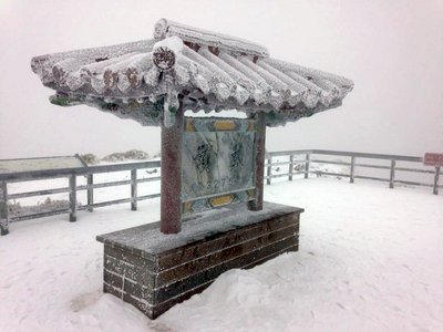 Frente frío trae nieve a las montañas de Taiwán