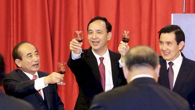 Ma Ying-jeou y Eric Chu muestran su unidad en la reunión de año nuevo del KMT