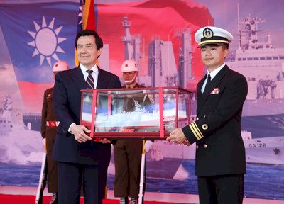 Se inauguran buques de guerra de construcción nacional en Kaohsiung