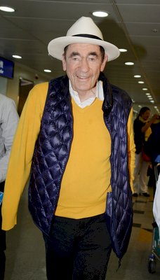 Ganador del premio Tang, Albie Sachs, ofrece una conferencia en un instituto de Taipéi