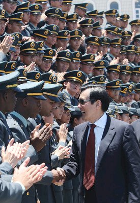 El presidente honra a veteranos de la II Guerra Mundial