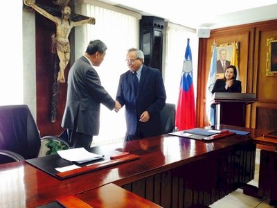 Taiwán ofrece asistencia a la Universidad Rafael Landívar de Guatemala