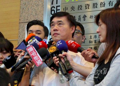 Hau Lung-bin se postula como candidato al Yuan Legislativo por el distrito electoral de Keelung