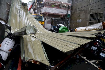Se recomienda a la ciudadanía no salir a la calle a causa del tifón