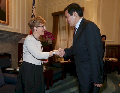 Deseo por reforzar los intercambios culturales y económicos entre Taiwán y Polonia