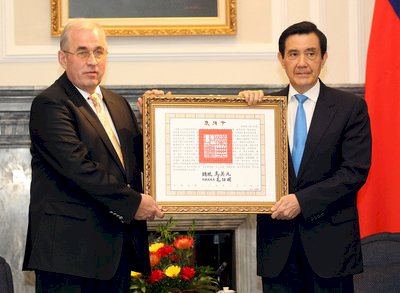 El presidente Ma agradece a los héroes extranjeros que ayudaron a los chinos durante la masacre de Nankín
