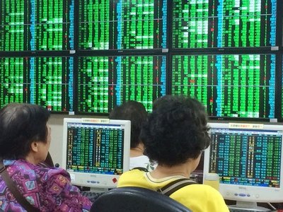 La Bolsa de Taiwán se desploma en 376 puntos