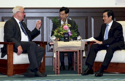 Ma Ying-jeou dice que Taiwán está dispuesto a modernizar su industria
