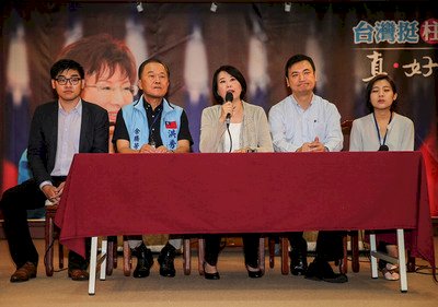 Hung Hsiu-chu se propone llegar hasta el final de la carrera electoral para la presidencia