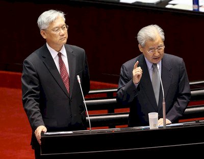 El gobierno monitoreará la aplicación de la tarjeta identificativa electrónica para los taiwaneses que viajan a China Continenta