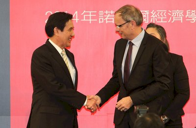 Ma Ying-jeou promueve la modernización y transformación industrial para fortalecer las exportaciones