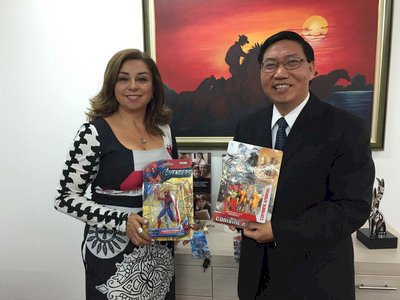 Taiwán dona juguetes de Navidad para los niños de Colombia