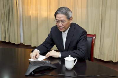 Hsia y Zhang conversan por primera vez a través del “Teléfono Rojo”