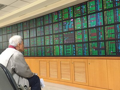 La Bolsa de Taiwán cae en su primera jornada del año