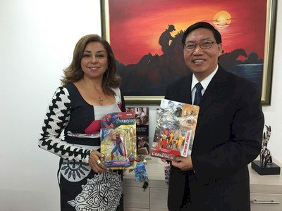 Taiwán dona juguetes de Navidad para los niños de Colombia