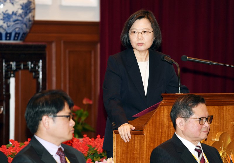 Tsai aboga por proteger a Taiwán de la guerra comercial entre EE. UU. y China Continental (Resumen semanal)