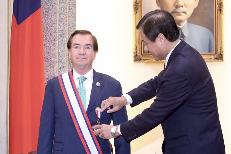 Tsai Ing-wen agradece a Ed Royce su impulso al Acta de Viajes de Taiwán