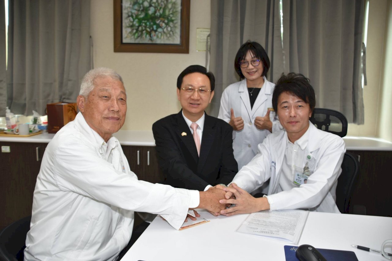 Empresarios taiwaneses en Tailandia pasan revisión médica en Taiwán como parte de la plataforma de cooperación médica entre ambos países. (Foto: cedida por el Hospital Cristiano de Changhua).