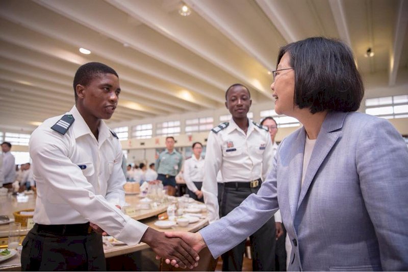 Tsai Ing-wen promueve el plan de innovación y desarrollo industrial 5+2