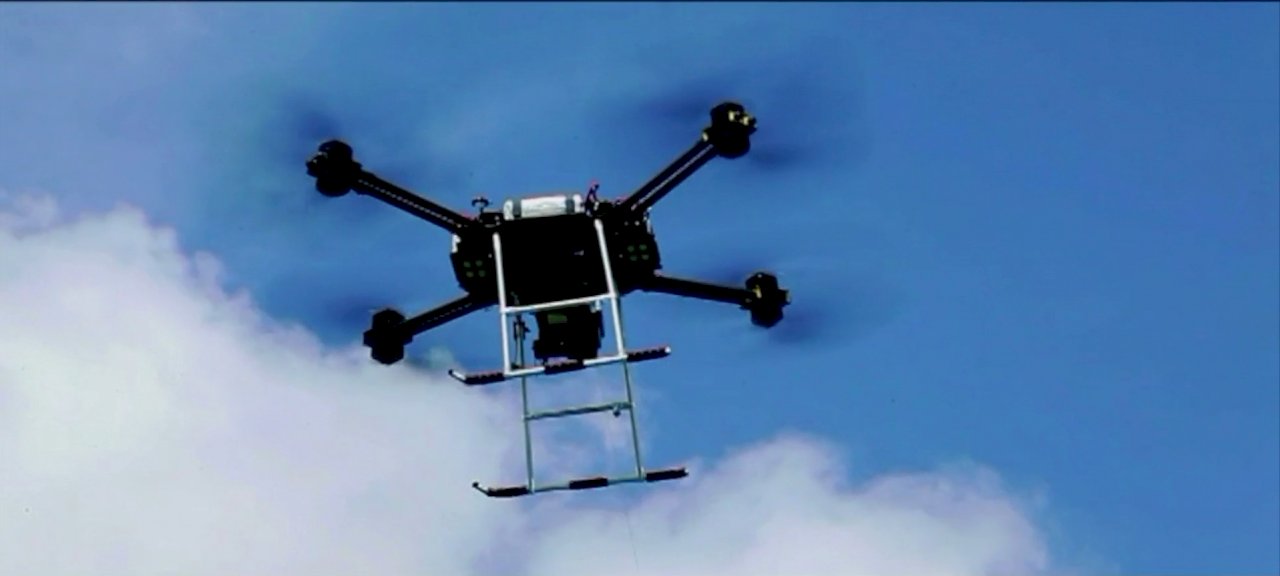 La Oficina de Armamento presenta su nueva innovación tecnológica: el dron armado