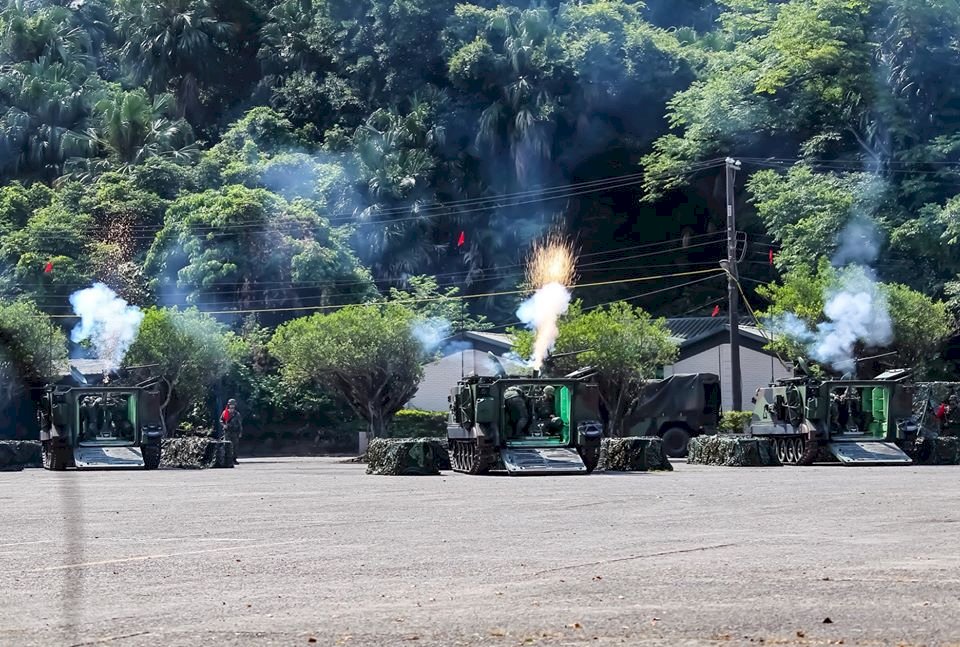 Segundo día de los ejercicios militares Han Kuang se centran en maniobras anti-asalto en el río Tamsui