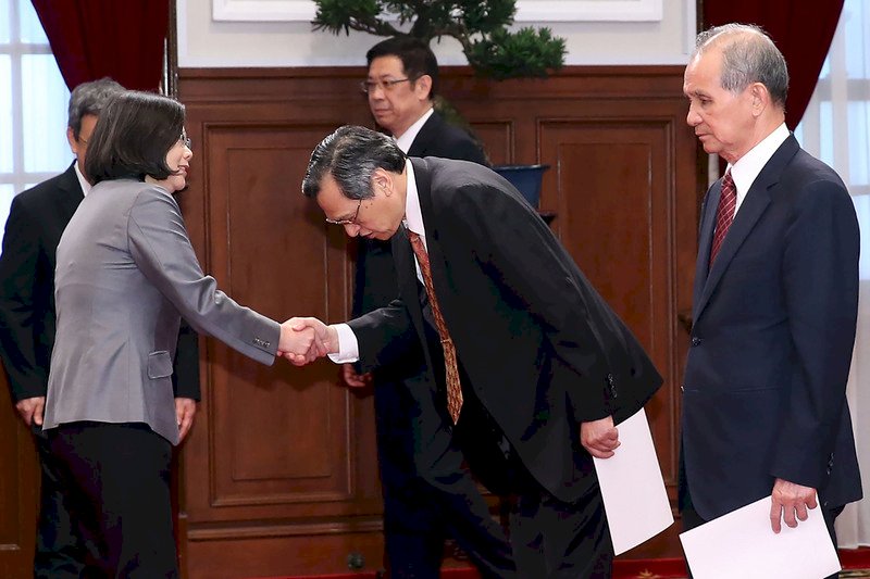 Tsai Ing-wen preside juramento de miembros del Gobierno y el servicio diplomático