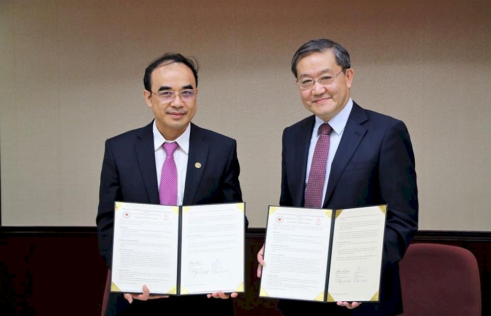 La Universidad Nacional Yang Ming y la Universidad Nacional de Vietnam firman memorando de entendimiento