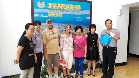 Un mujer de Texas consigue encontrar a la familia de su madre, taiwanesa, gracias a una cartas y la ayuda de la policía de Suao, en Yilan. Una de las noticias curiosas que comentaremos esta semana. (Foto: CNA)