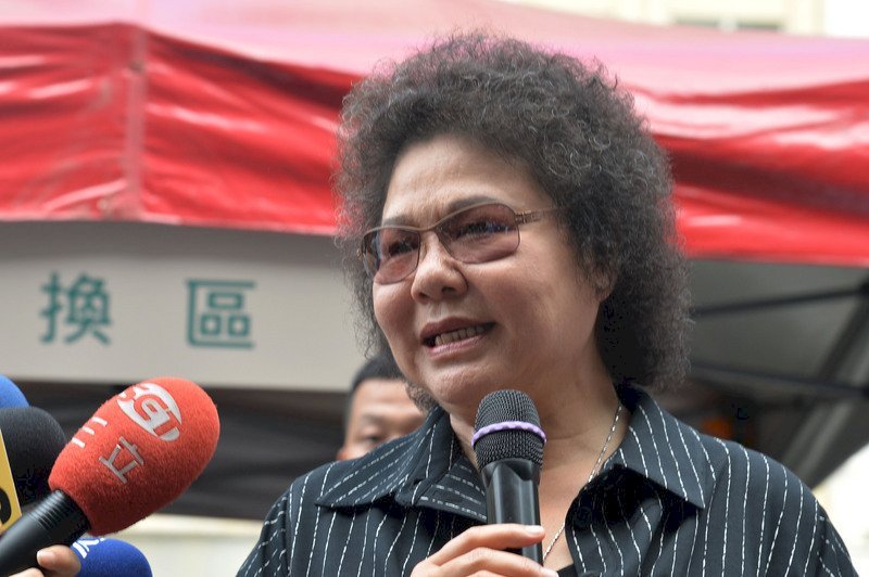 Chen Chu rechaza los rumores que la involucran directamente con la trama de compra ilegal de cartones de tabaco
