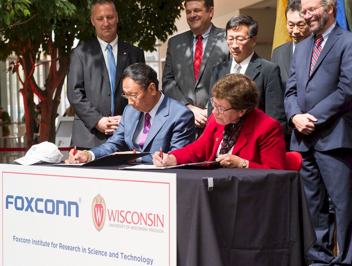 Foxconn destina US$100 millones para establecer Instituto de Investigación de Ciencia y Tecnología