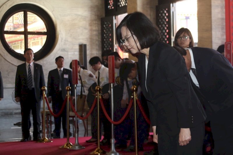 Tsai Ing-wen preside la ceremonia anual de homenaje a los mártires de la República de China