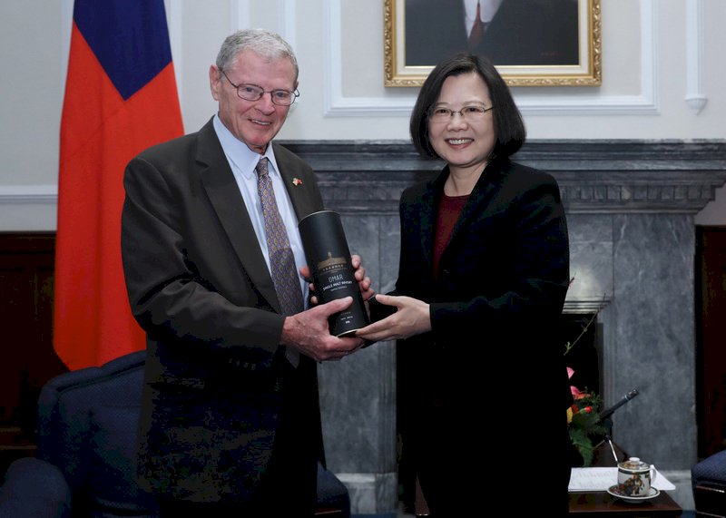 Jim Inhofe asume como el nuevo presidente del Comité de Servicios Armados del Senado de EE.UU.