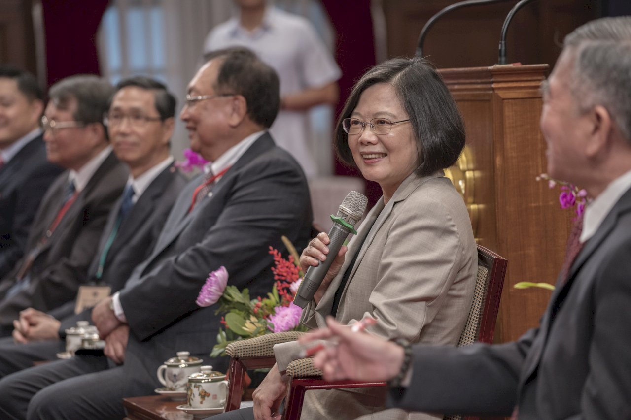 Tsai Ing-wen arropa a las pymes ofreciendo todo el apoyo del Gobierno