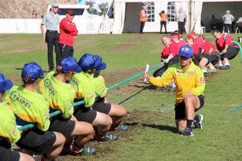 Equipo femenino gana competencia de cinchada en la categoría 500 kilogramos