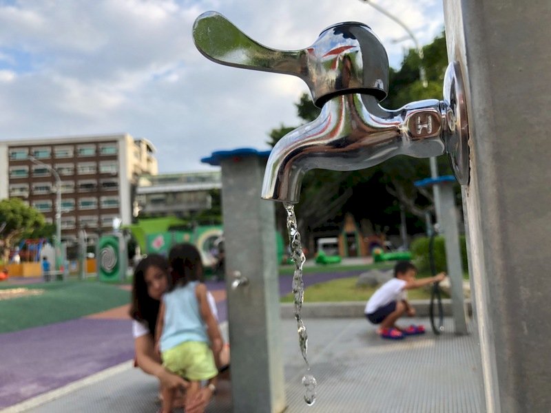 El agua de grifo contiene micropartículas plásticas