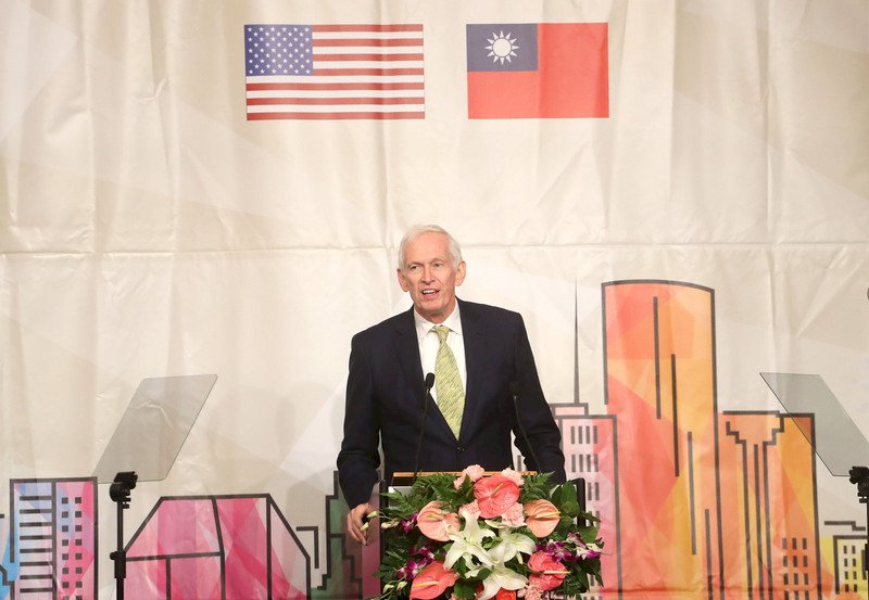 El director del Instituto Americano en Taiwán James Moriarty visita la isla