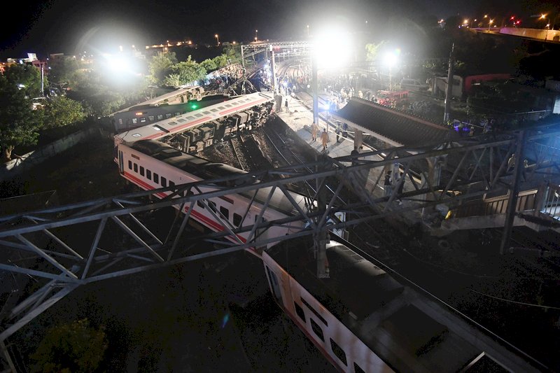 18 muertos y 168 heridos en Yilan tras descarrilar un tren (cifras revisadas)