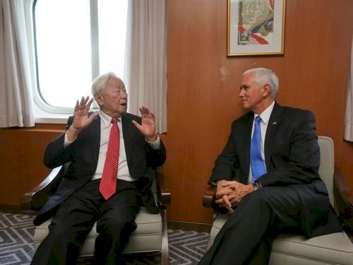 Morris Chang se reúne con el vicepresidente estadounidense Mike Pence en APEC