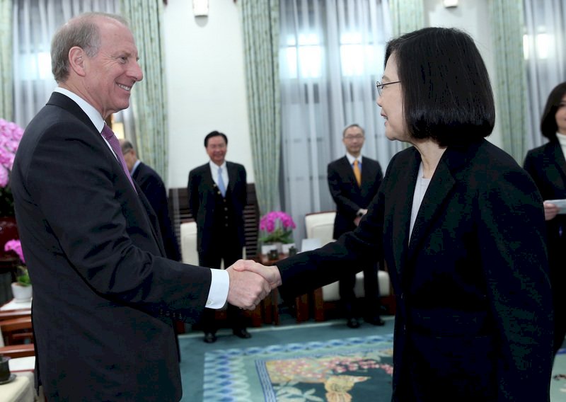 Tsai Ing-wen afirma que los taiwaneses tienen la misión histórica de defender la democracia