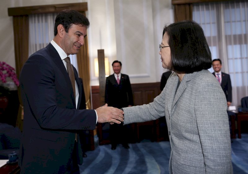 Tsai Ing-wen recibe al presidente del Congreso y senador de Paraguay Silvio Ovelar