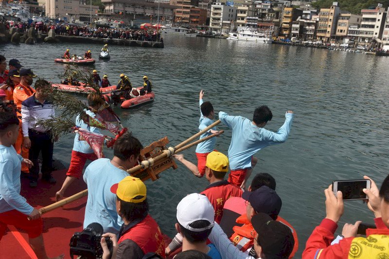 Un particular festejo del festival de las Linternas en Yehliu